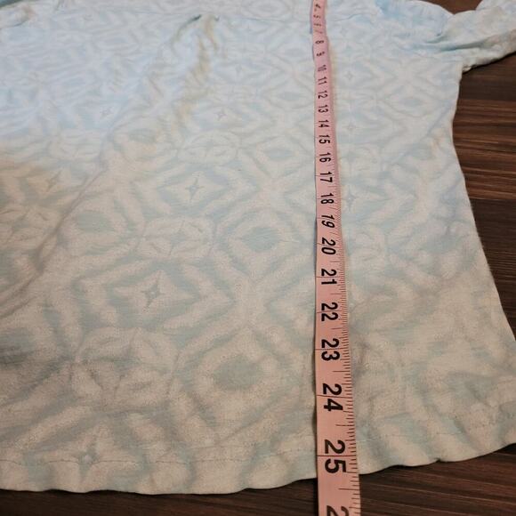 Fresh Produce Womens Geometric Print Shirt M Blue Pale V-neck Roll Tab Casual - Picture 7 of 7